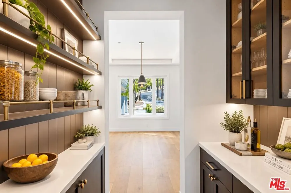 16802 Calle De Sarah Los Angeles, CA 90272