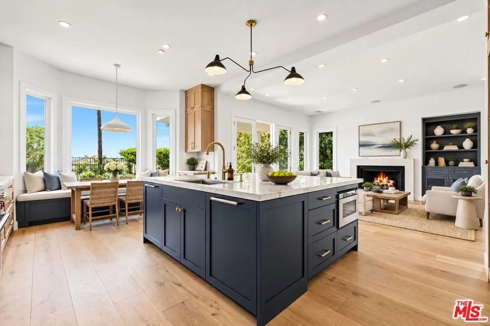 16802 Calle De Sarah Los Angeles, CA 90272