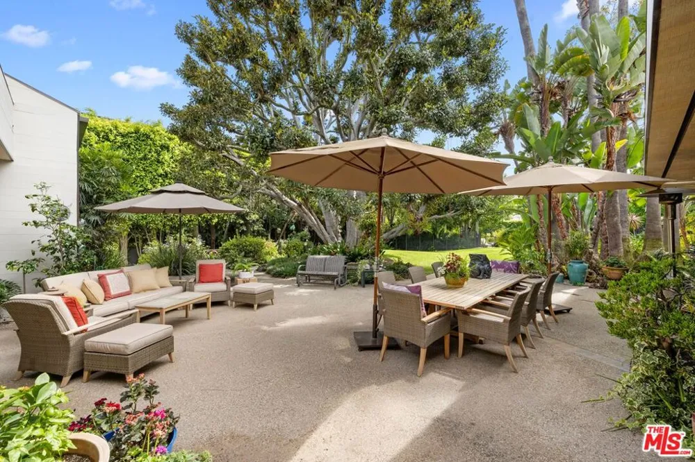 715 Beverly Drive Beverly Hills, CA 90210