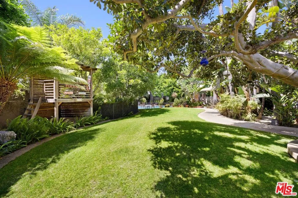 715 Beverly Drive Beverly Hills, CA 90210