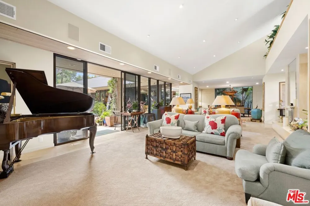 715 Beverly Drive Beverly Hills, CA 90210