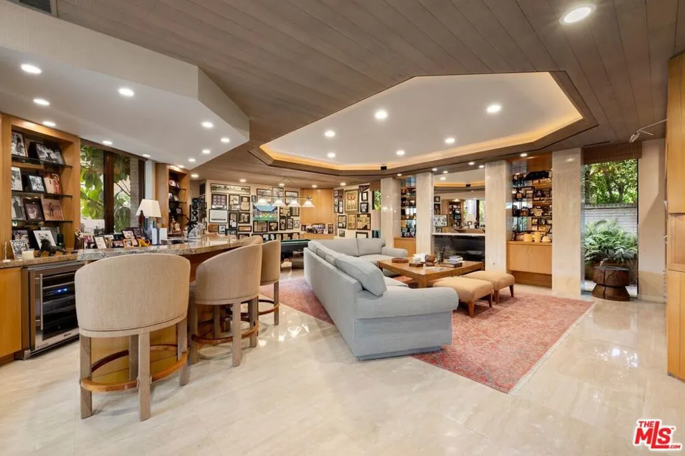 715 Beverly Drive Beverly Hills, CA 90210
