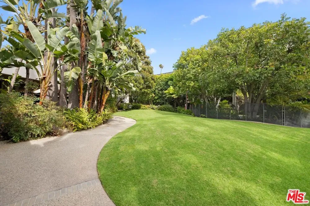 715 Beverly Drive Beverly Hills, CA 90210