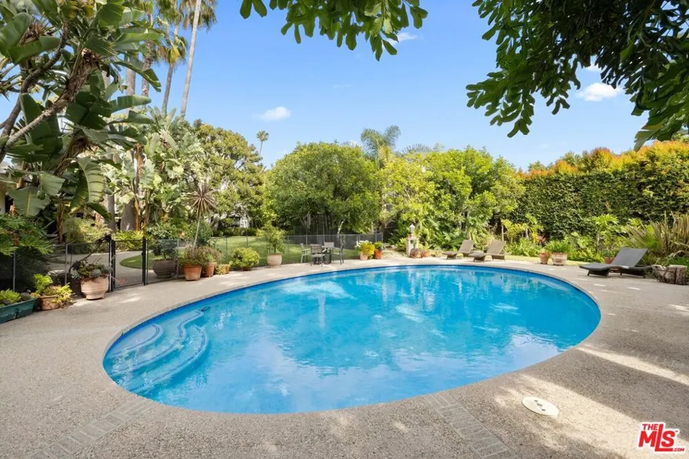 715 Beverly Drive Beverly Hills, CA 90210