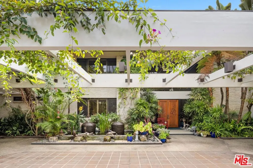 715 Beverly Drive Beverly Hills, CA 90210