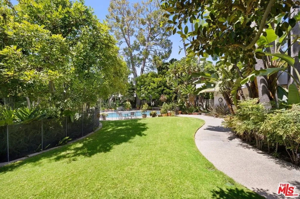 715 Beverly Drive Beverly Hills, CA 90210