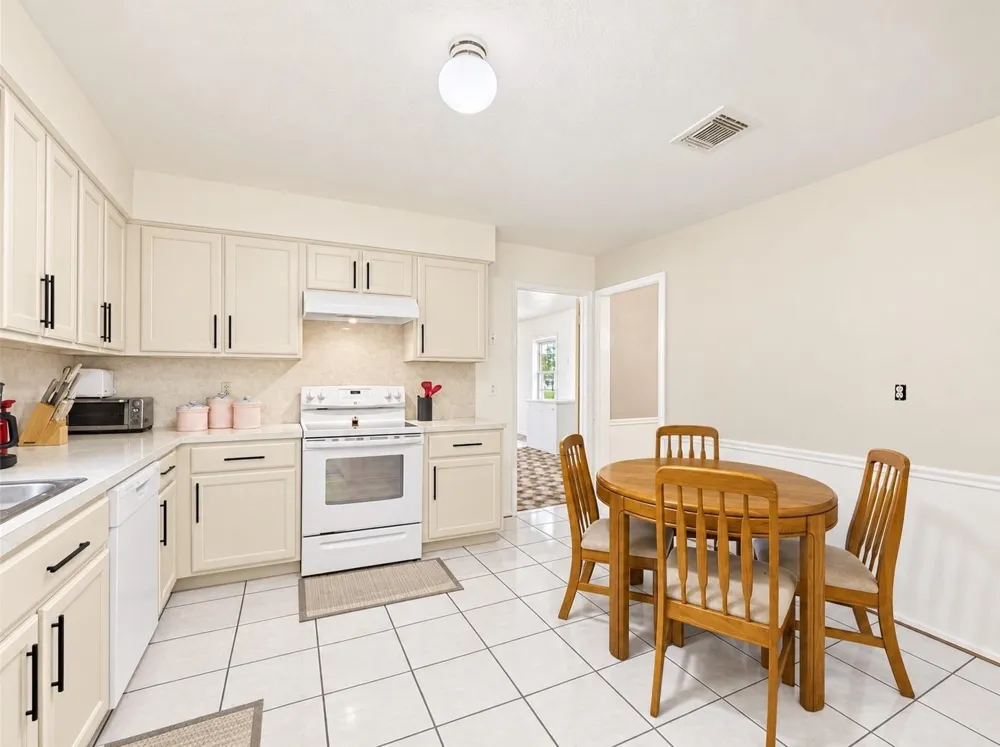 7711 Avenue M Santa Fe, TX 77510