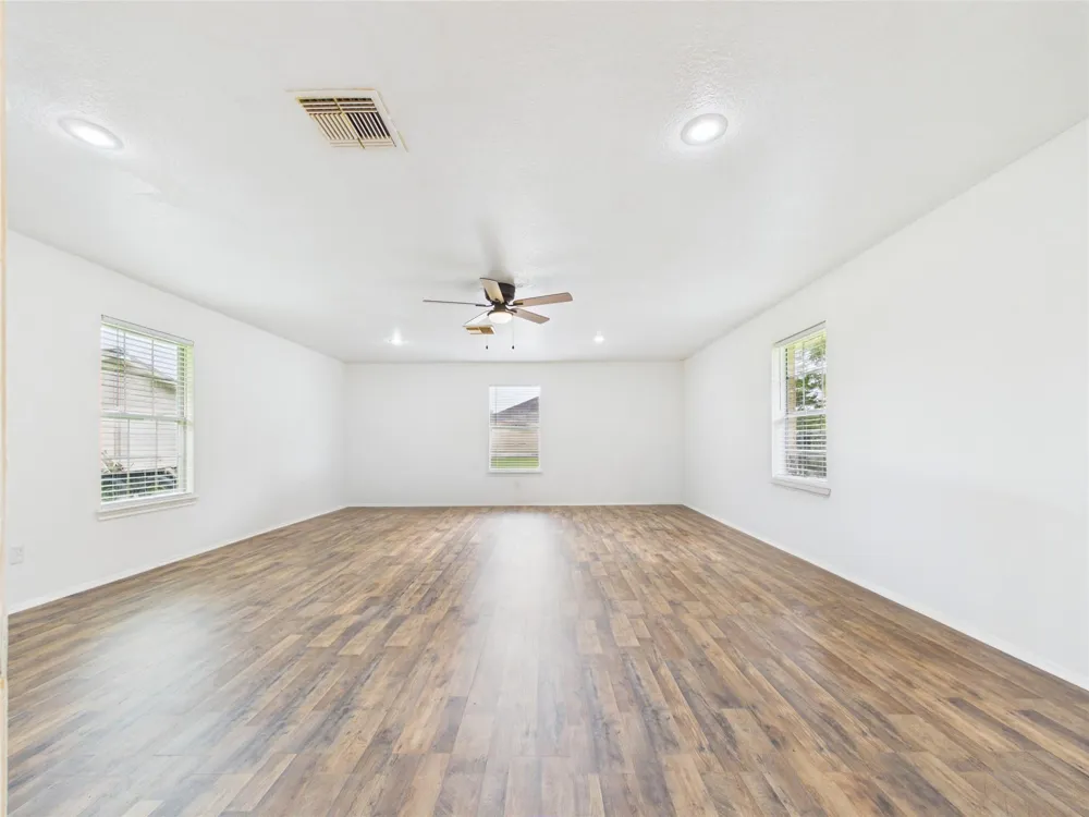 7711 Avenue M Santa Fe, TX 77510