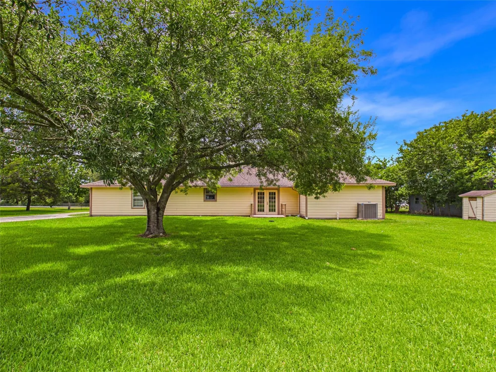 7711 Avenue M Santa Fe, TX 77510