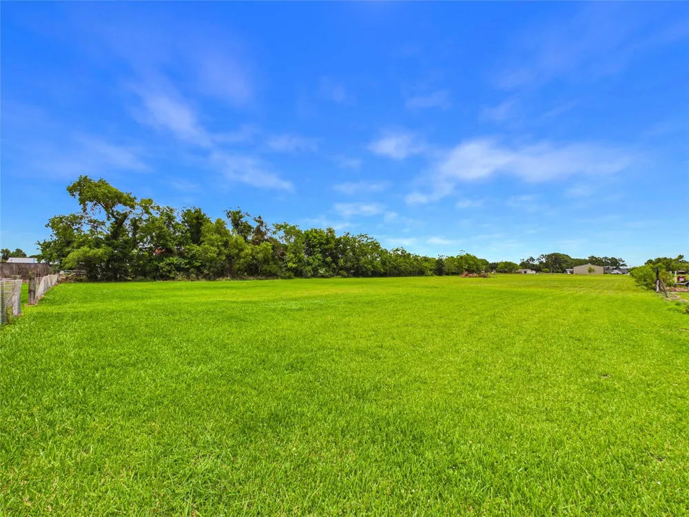 7711 Avenue M Santa Fe, TX 77510