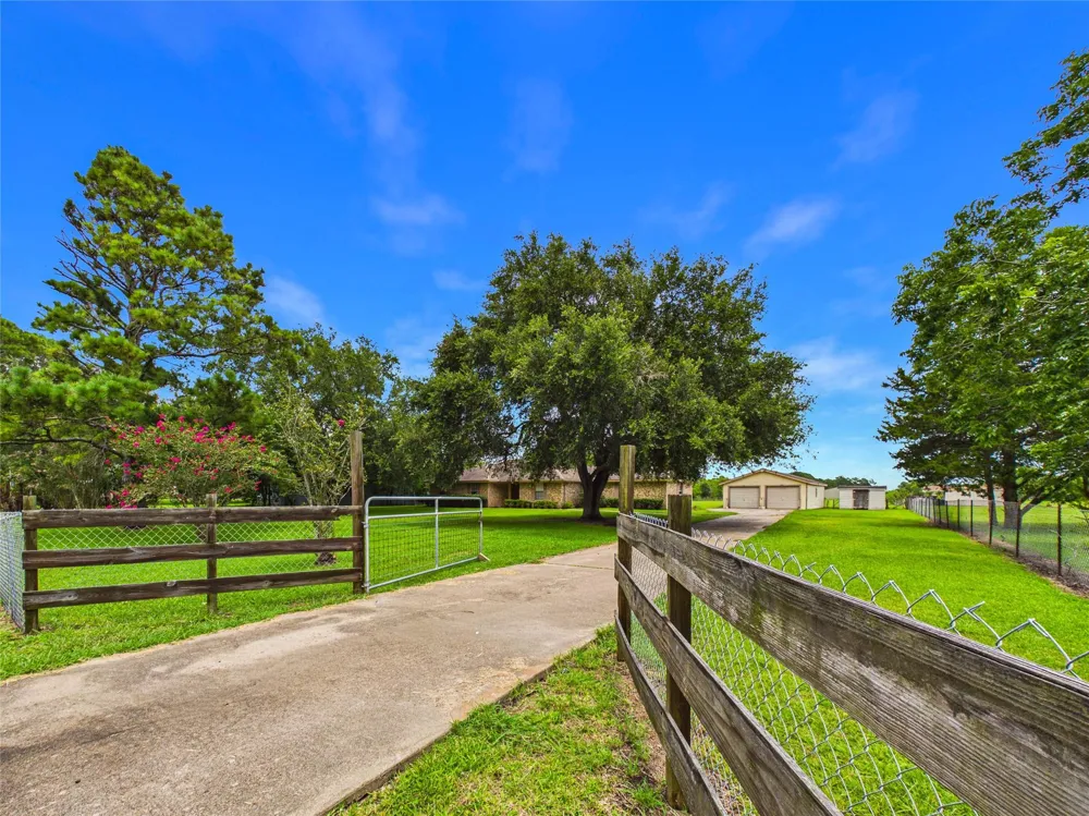 7711 Avenue M Santa Fe, TX 77510