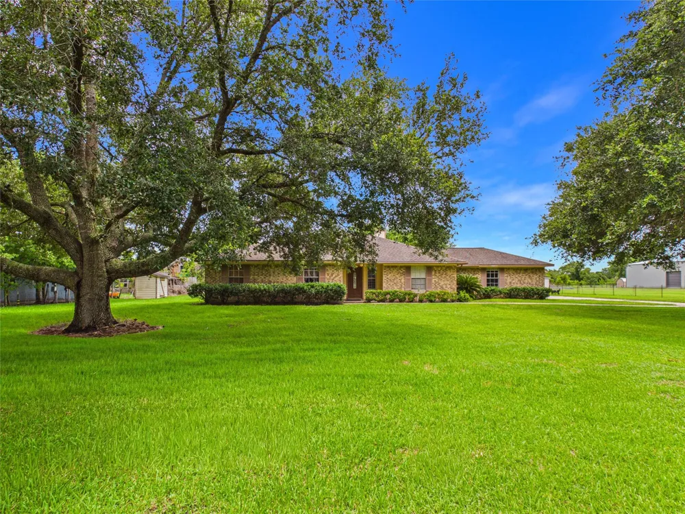 7711 Avenue M Santa Fe, TX 77510