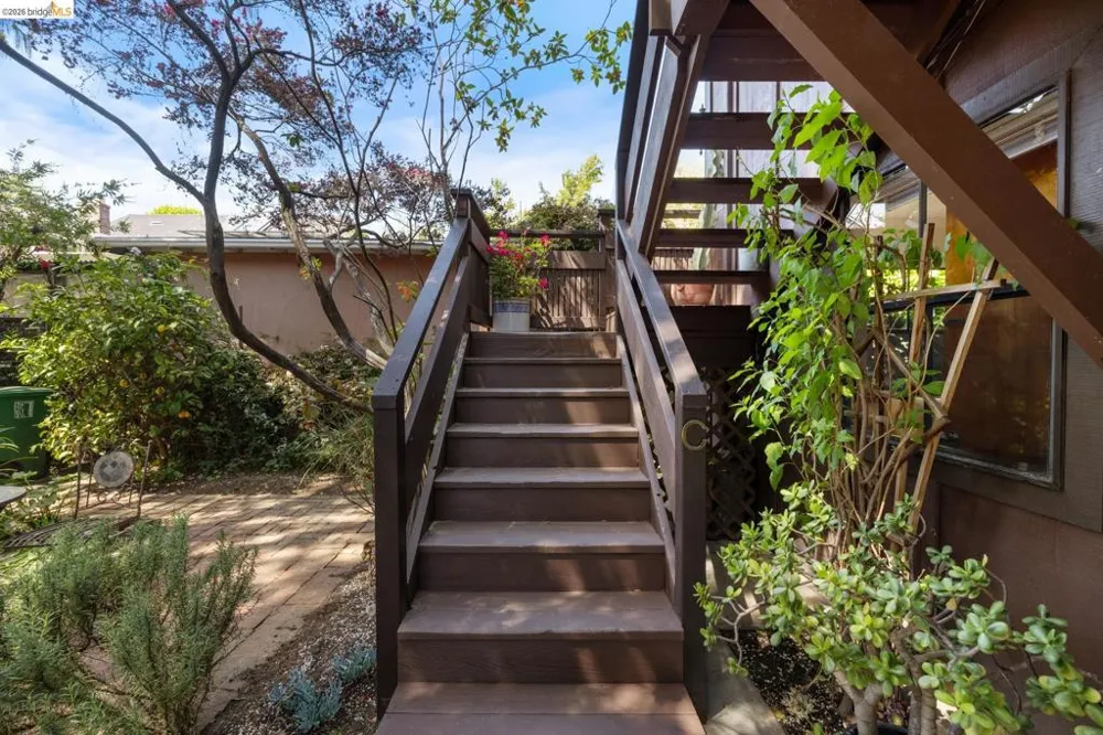 2915 Benvenue Ave #C Berkeley, CA 94705