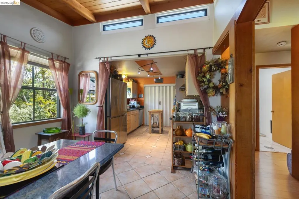 2915 Benvenue Ave #C Berkeley, CA 94705