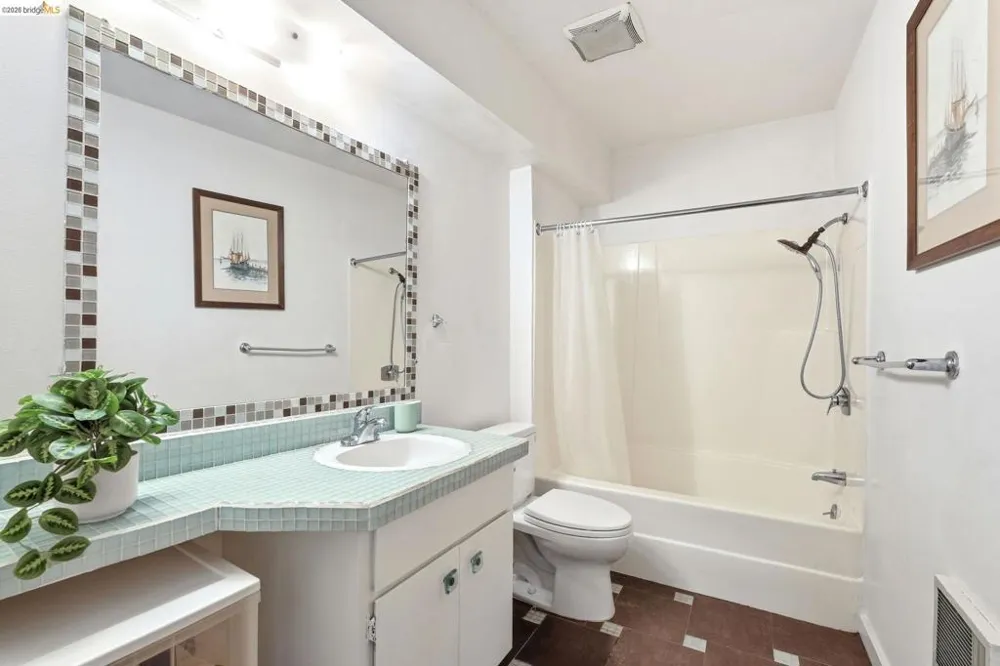 2915 Benvenue Ave #C Berkeley, CA 94705