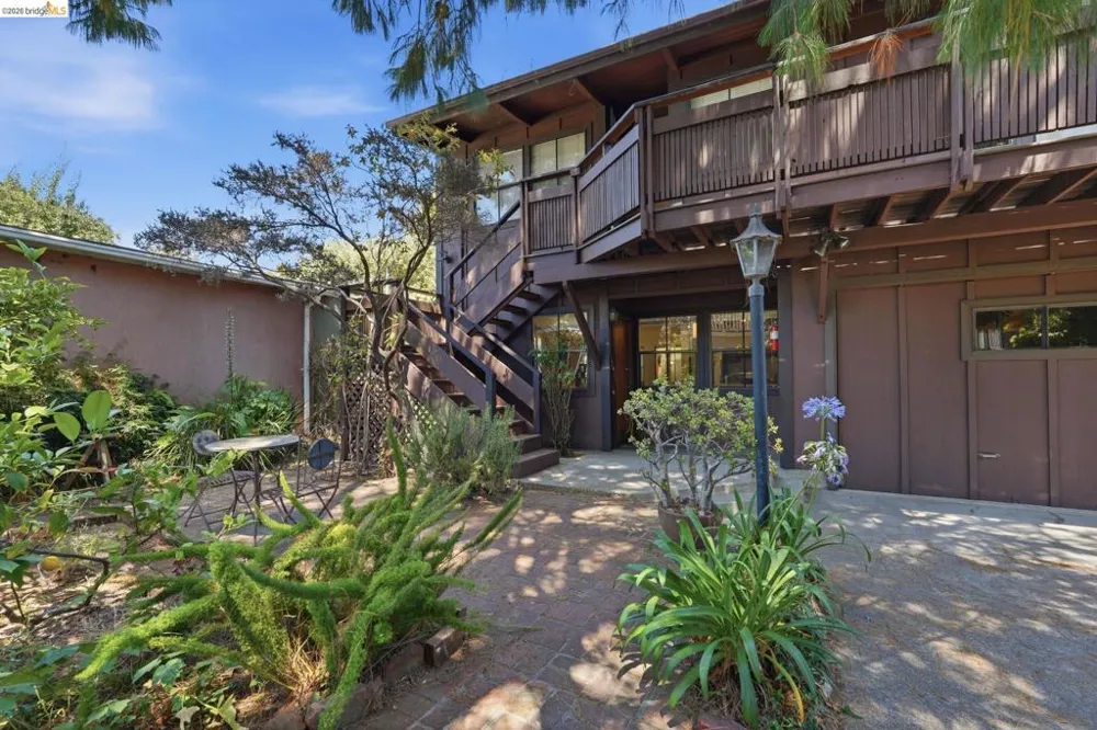 2915 Benvenue Ave #C Berkeley, CA 94705