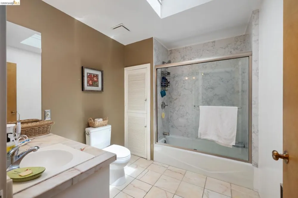 2915 Benvenue Ave #C Berkeley, CA 94705