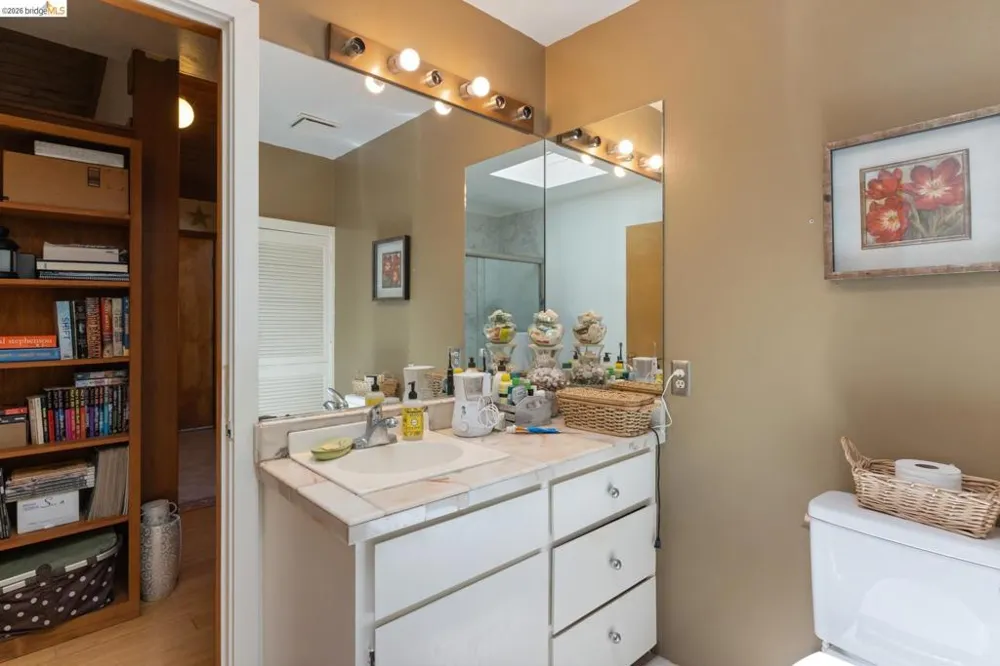 2915 Benvenue Ave #C Berkeley, CA 94705