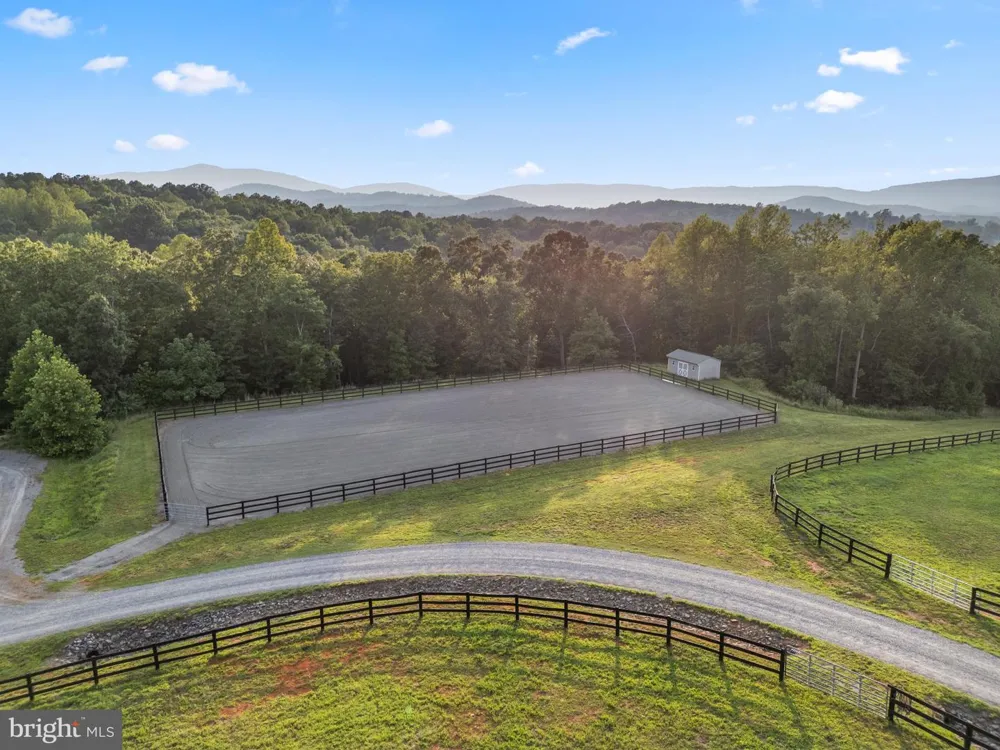 2236 CRAIGS STORE Afton, VA 22920