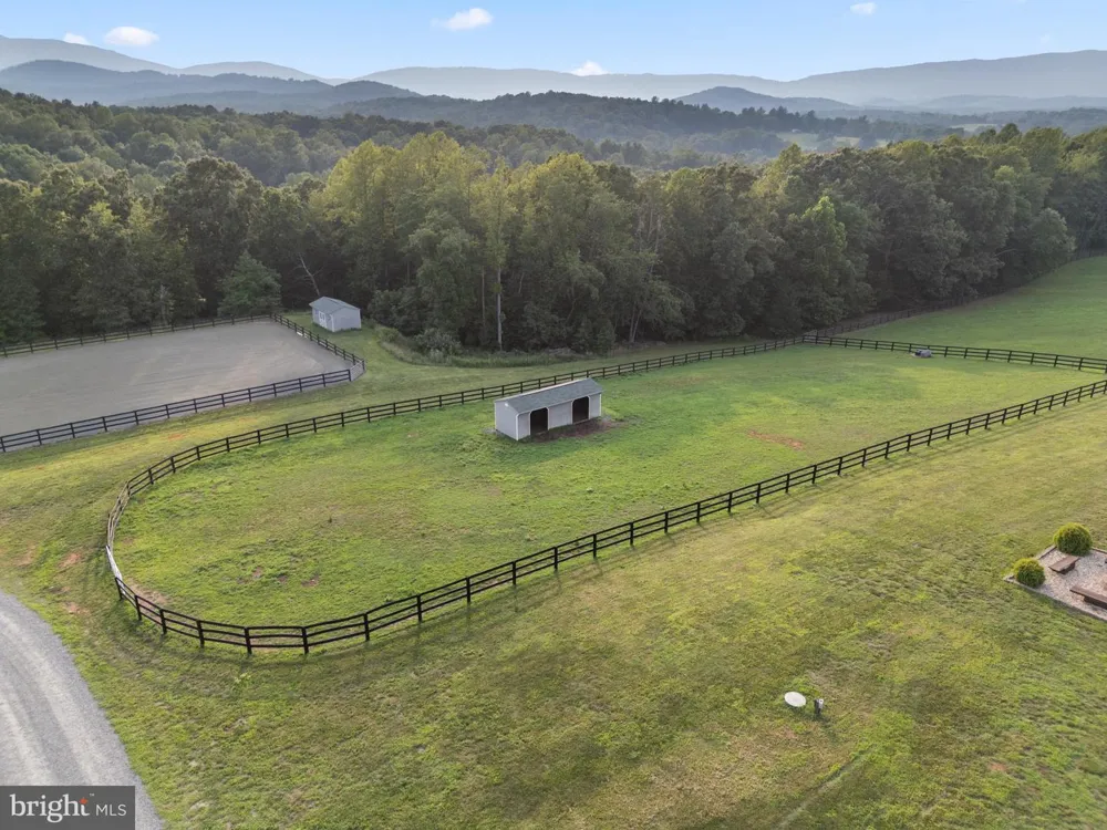 2236 CRAIGS STORE Afton, VA 22920