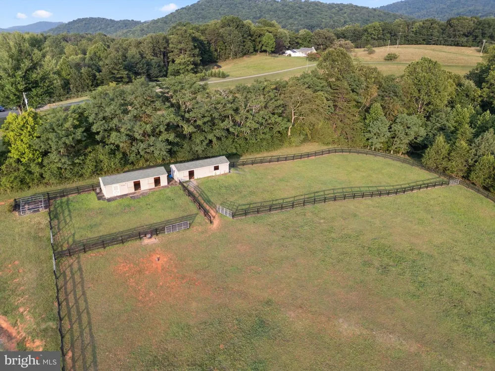 2236 CRAIGS STORE Afton, VA 22920