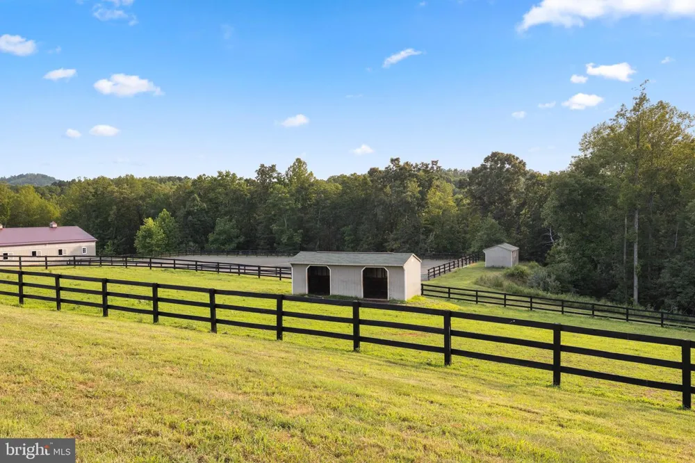 2236 CRAIGS STORE Afton, VA 22920