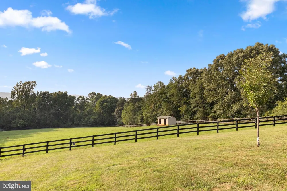 2236 CRAIGS STORE Afton, VA 22920