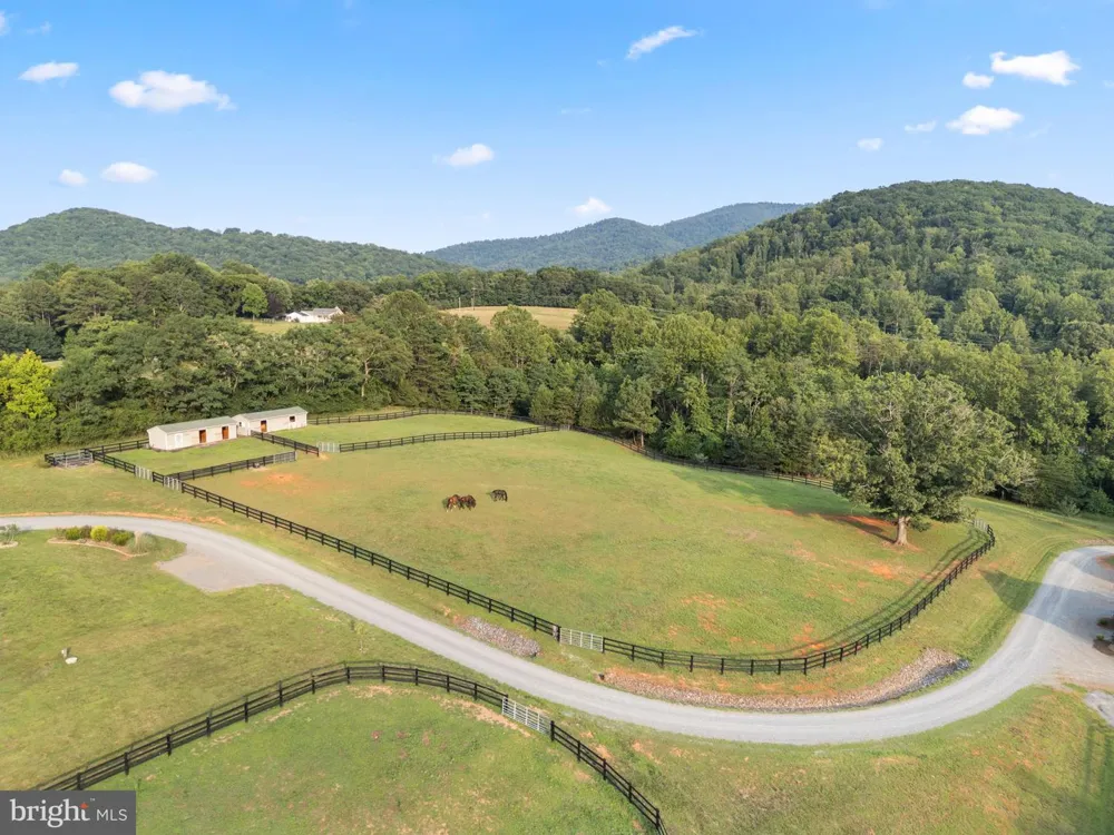 2236 CRAIGS STORE Afton, VA 22920