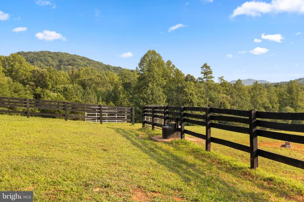 2236 CRAIGS STORE Afton, VA 22920