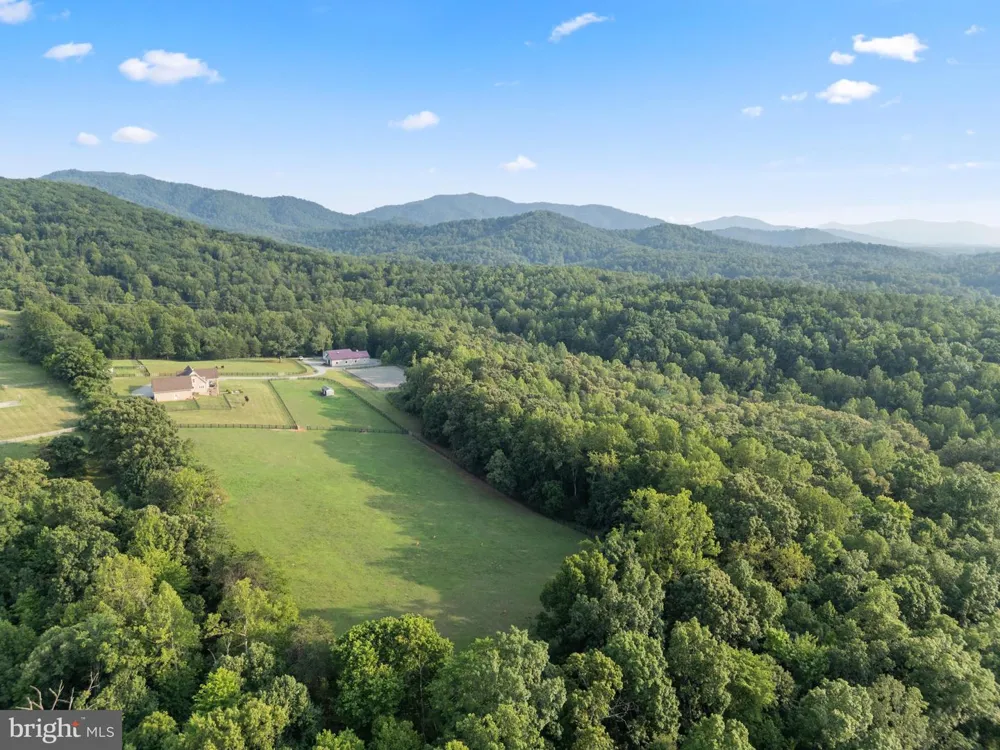 2236 CRAIGS STORE Afton, VA 22920