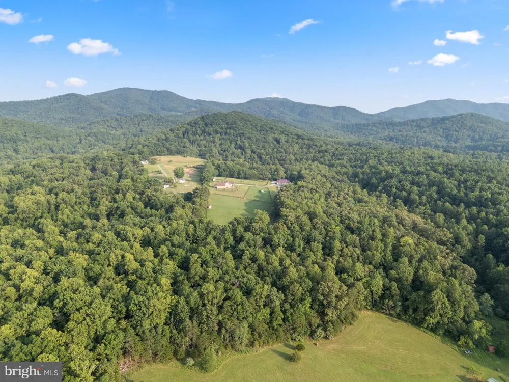 2236 CRAIGS STORE Afton, VA 22920