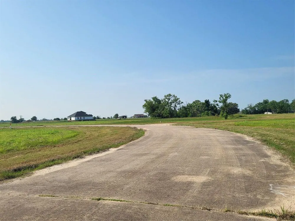 68 Conestoga Trl Angleton, TX 77515