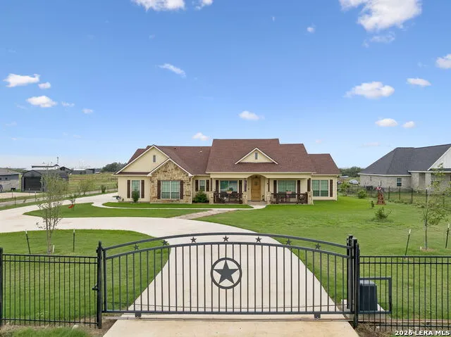 9691 Crow Ln Adkins, TX 78101