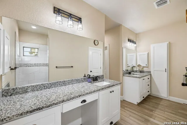 9691 Crow Ln Adkins, TX 78101