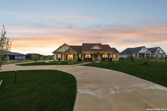 9691 Crow Ln Adkins, TX 78101
