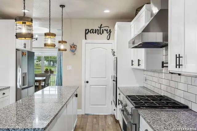 9691 Crow Ln Adkins, TX 78101