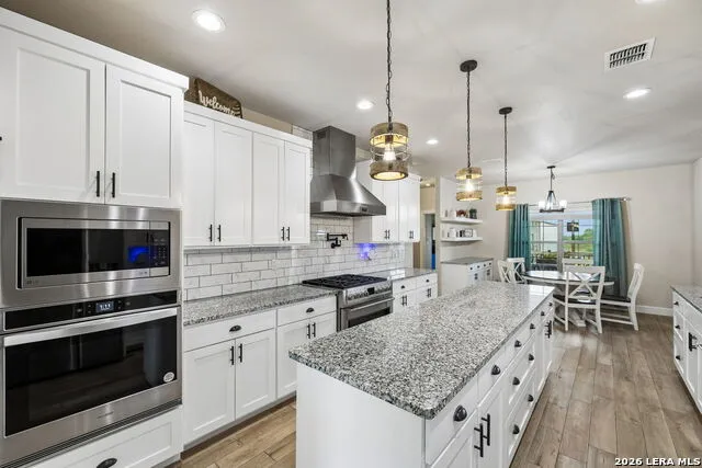 9691 Crow Ln Adkins, TX 78101