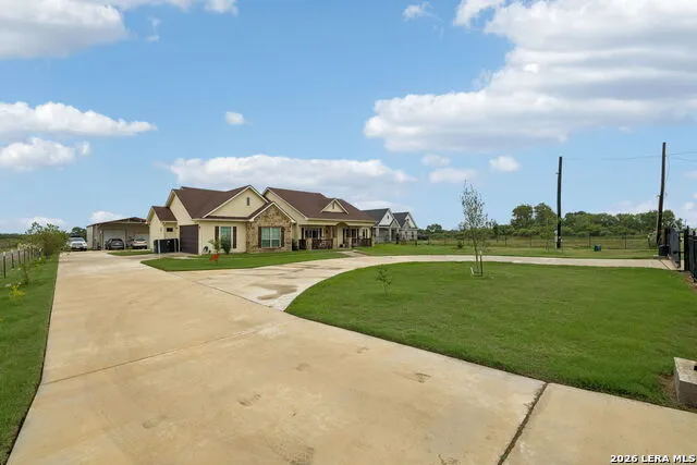 9691 Crow Ln Adkins, TX 78101