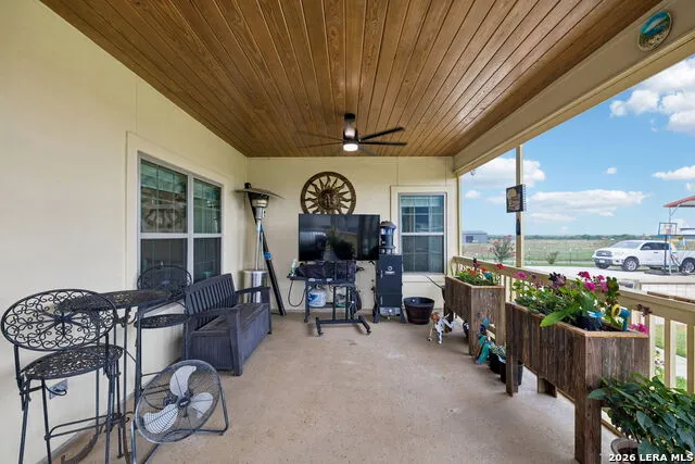 9691 Crow Ln Adkins, TX 78101