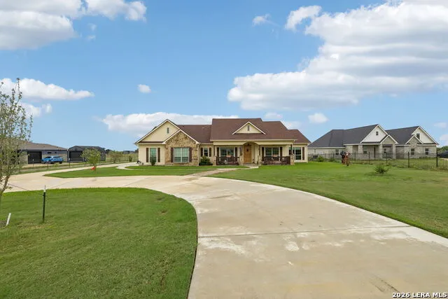9691 Crow Ln Adkins, TX 78101