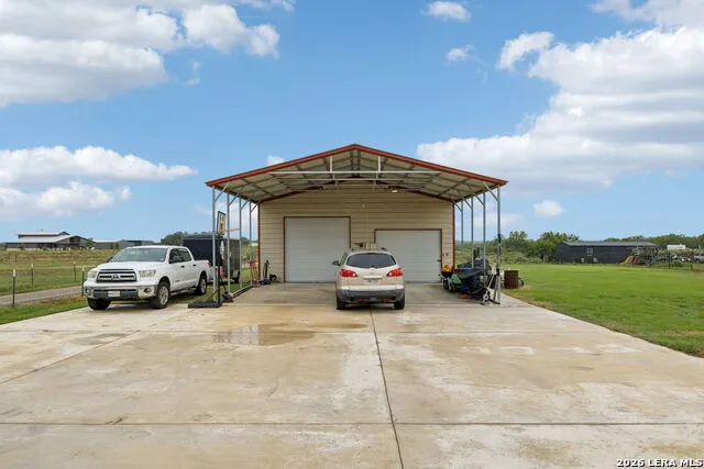 9691 Crow Ln Adkins, TX 78101