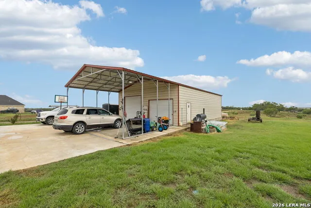 9691 Crow Ln Adkins, TX 78101