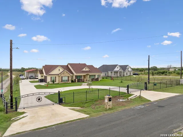 9691 Crow Ln Adkins, TX 78101
