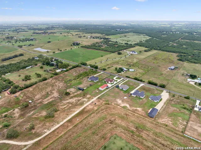 9691 Crow Ln Adkins, TX 78101