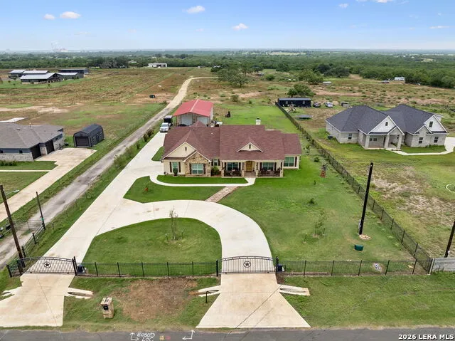 9691 Crow Ln Adkins, TX 78101