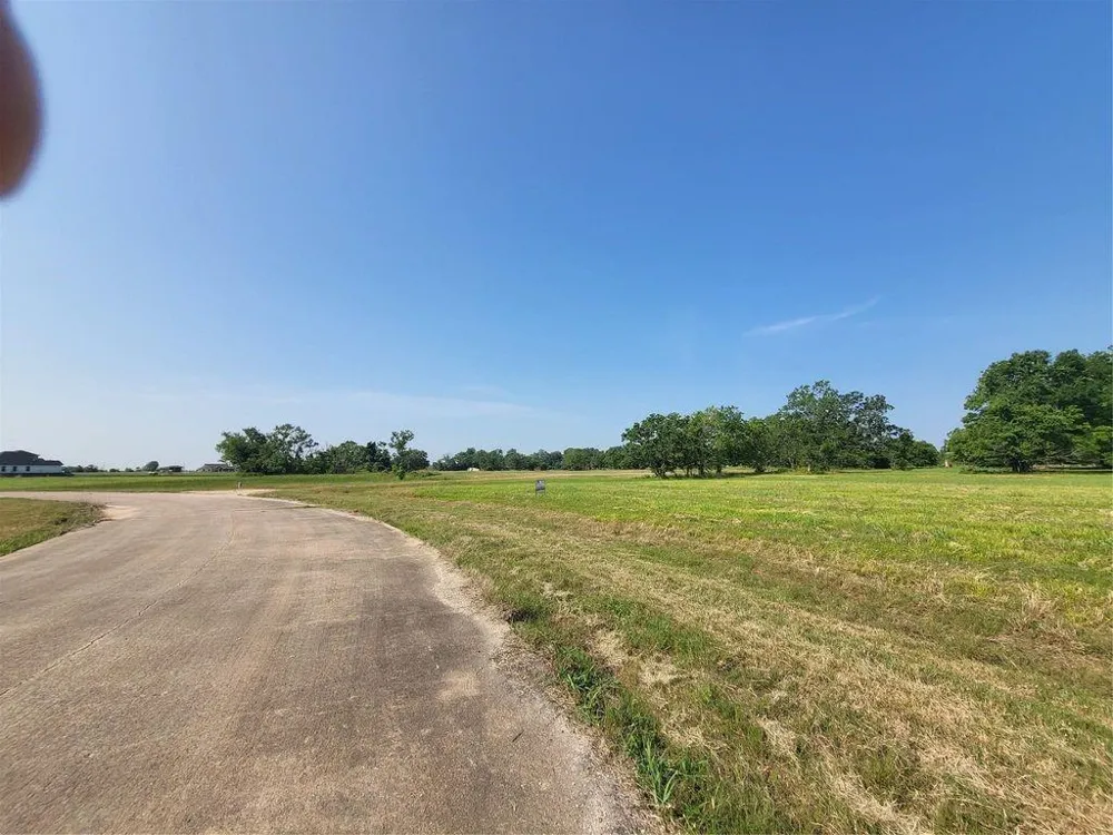 75 Conestoga Trl Angleton, TX 77515