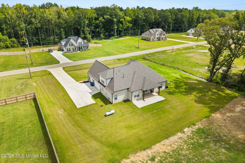 230 Centerline Roper Loop Byhalia, MS 38611