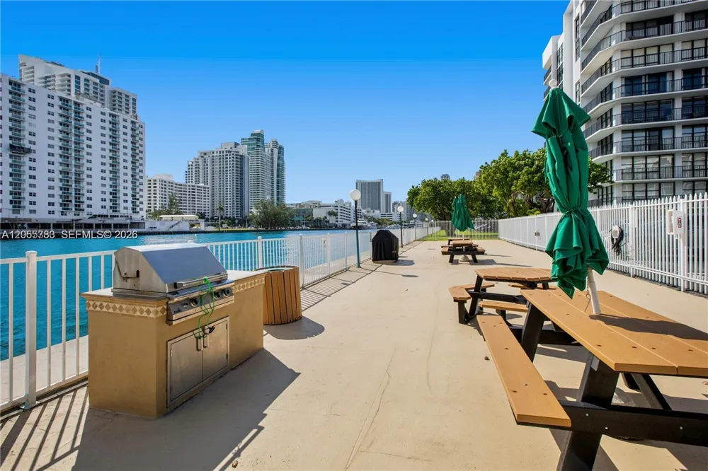 800 Parkview Dr #412 Hallandale Beach, FL 33009