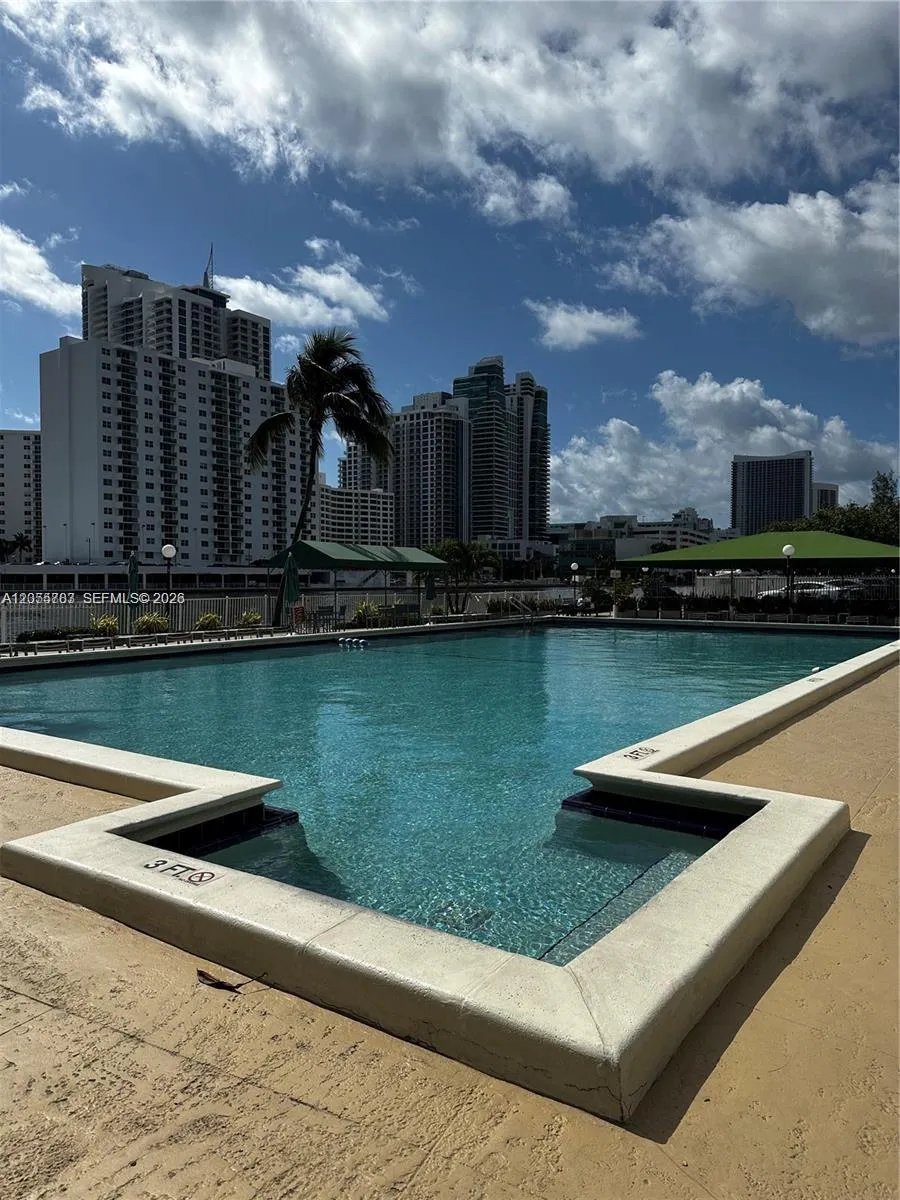 800 Parkview Dr #412 Hallandale Beach, FL 33009