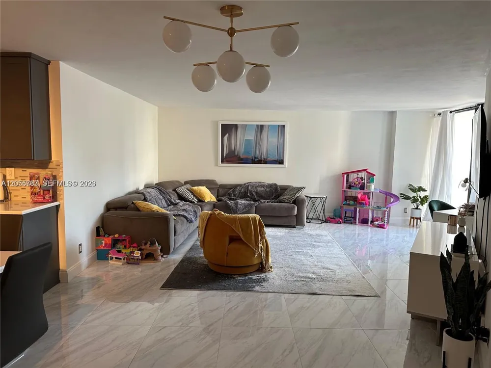 800 Parkview Dr #412 Hallandale Beach, FL 33009